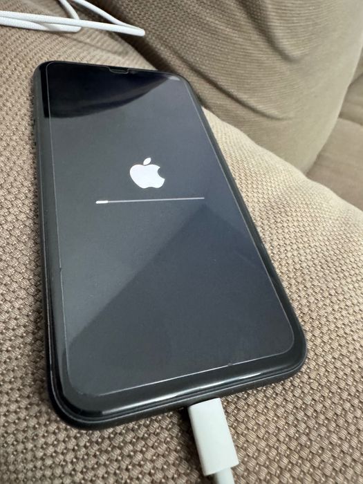Smartfon Apple IPhone 11 czarny 128 GB super stan
