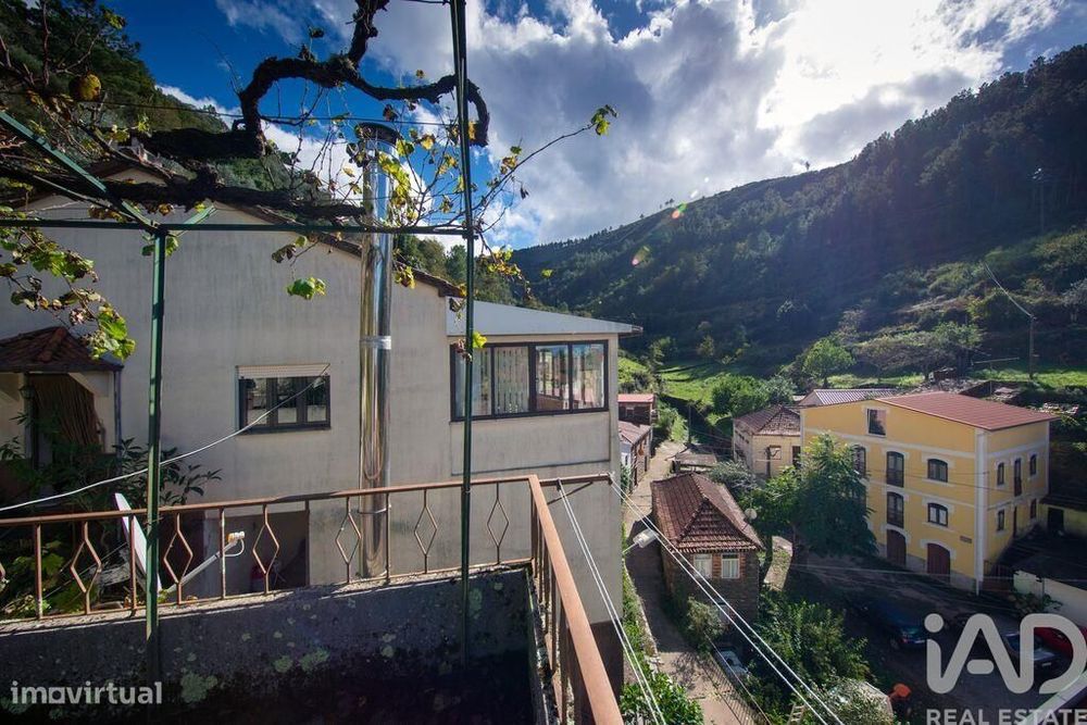 Casa de aldeia T5 em Folques de 154,00 m2