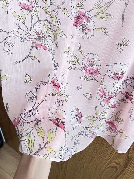 Piękna bluzka w kwiatowy wzór