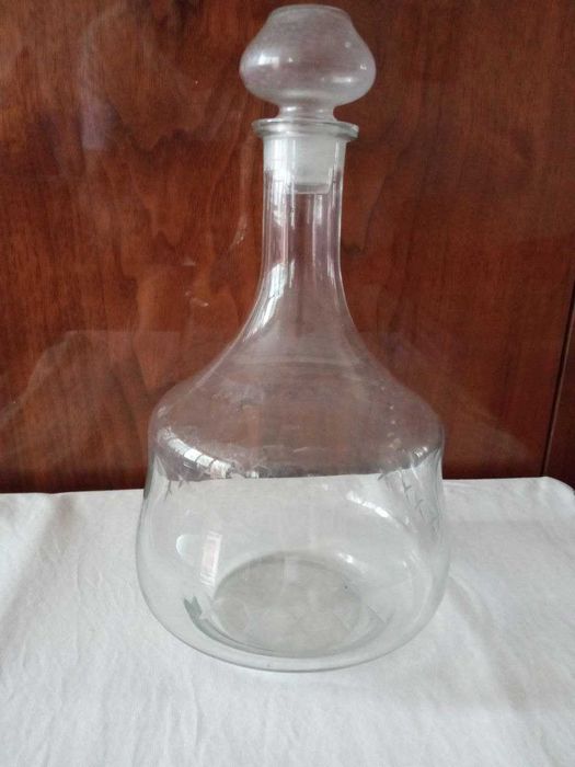 Графин стекло. Графин Рыбка. Графины разные.