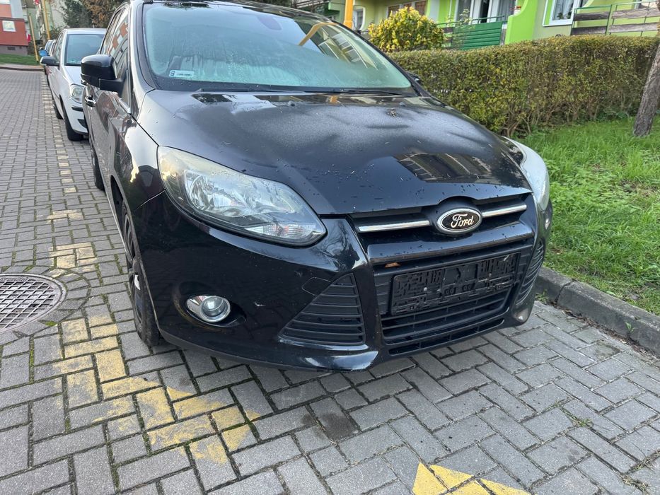 Ford focus 3 III kombi  FB CA czarny czarne drzwi prawe lewe przednie  tylnie tył prawe lewe przednie pas przedni maska wzmocnienie chłodnica chłodnice lampa prawa lewa błotnik przedni prawy lewy konsola deska rozdzielcza roleta klapa bagażnika skrzynia b