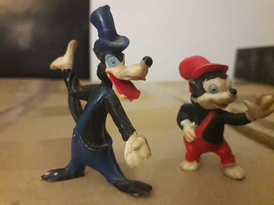 Bonecos em PVC do "Lobo Mau e os 3 porquinhos"