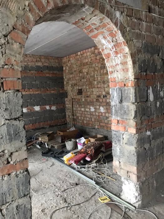 Продаж цегляного будинку