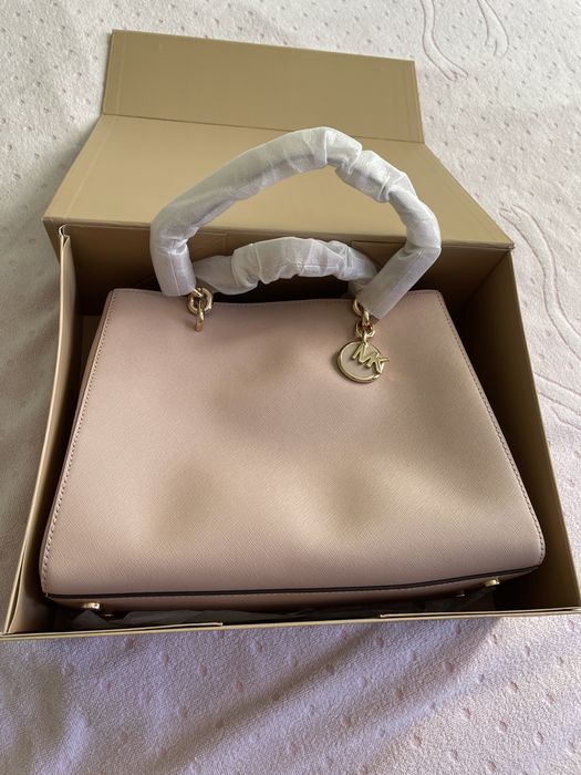 Нова Оригінальна Сумка  Michael Kors Cynthia Medium Satchel у пудровому кольорі з фірмової шкіри Saffiano