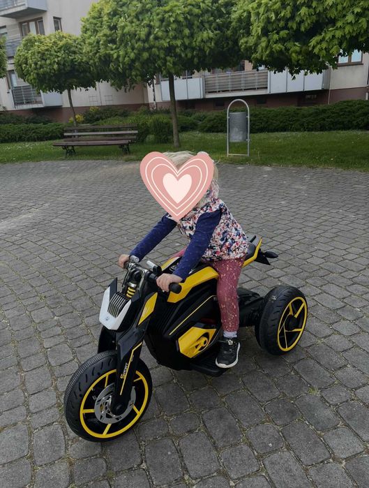 Motorek na akumulator dla dziecka / Elektryczny trójkołowiec (Stan idealny!)