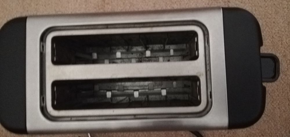 Só 5€ ::: Torradeira Philips  (c/ OFERTA do Envio)