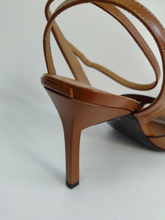 Sandały ze skóry Calvin Klein GEO STIL SANDAL 90HH brązowe rozmiar 36