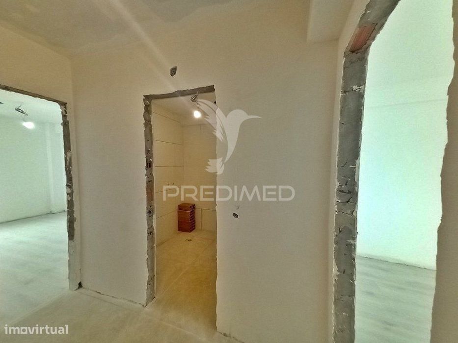 Apartamento T2 Totalmente Remodelado no Carregado