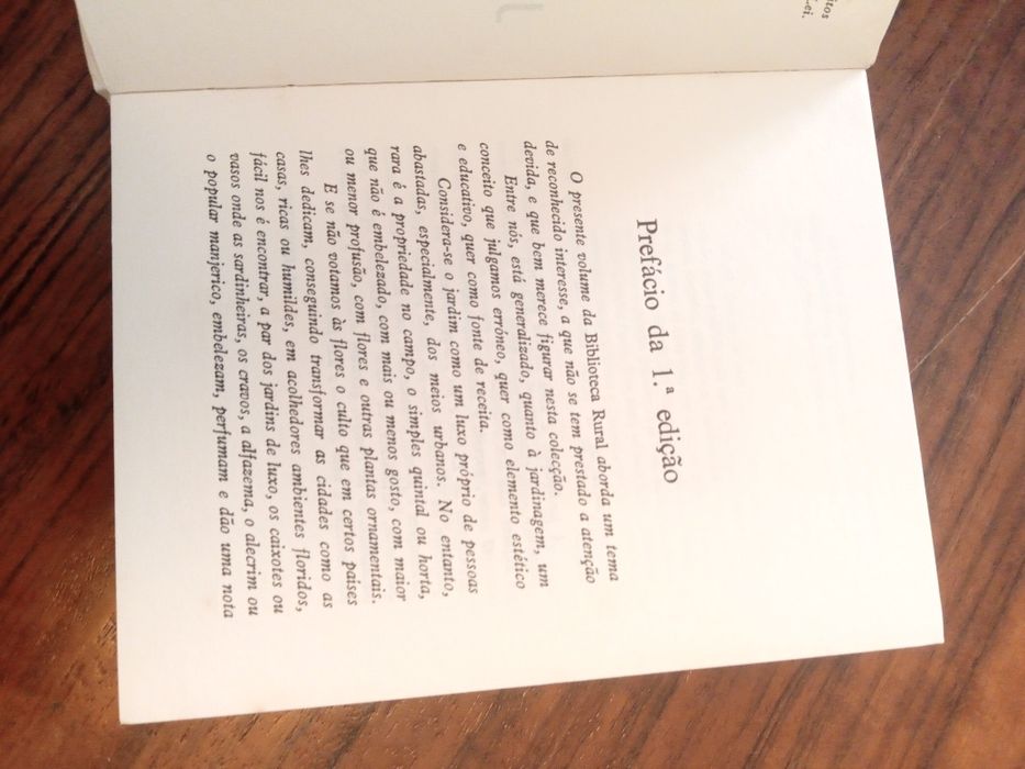 Livro da jardinagem muito útil