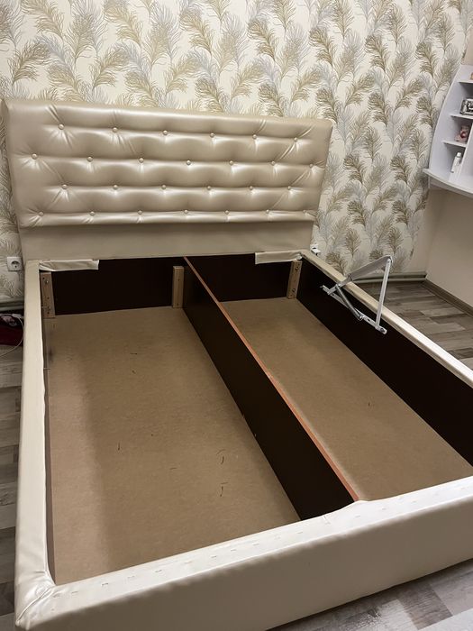 Продам двоспальне ліжко