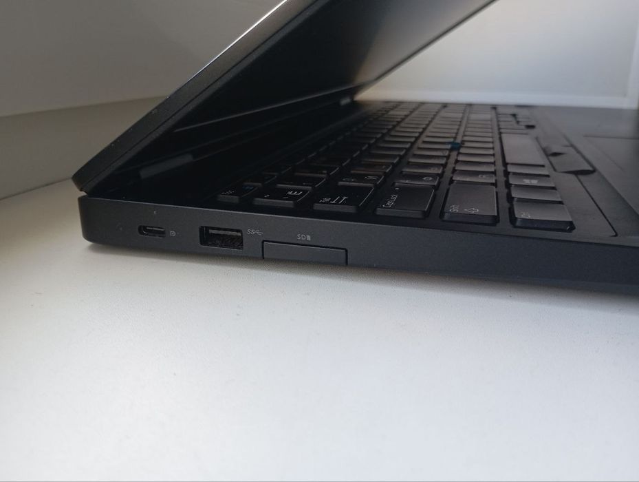 Ноутбук Dell Latitude 5590 i5-8350U/8Gb DDR4/256Gb SSD/15