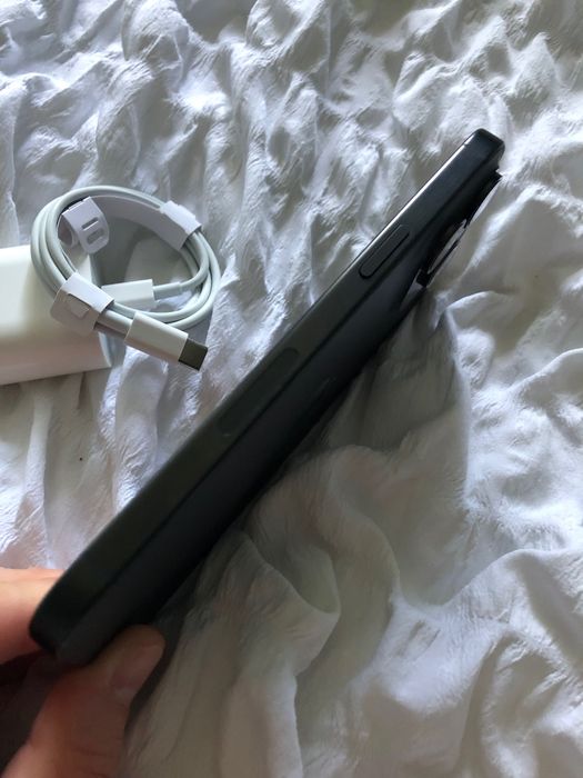 Продаю iPhone 15 Pro Max 256GB