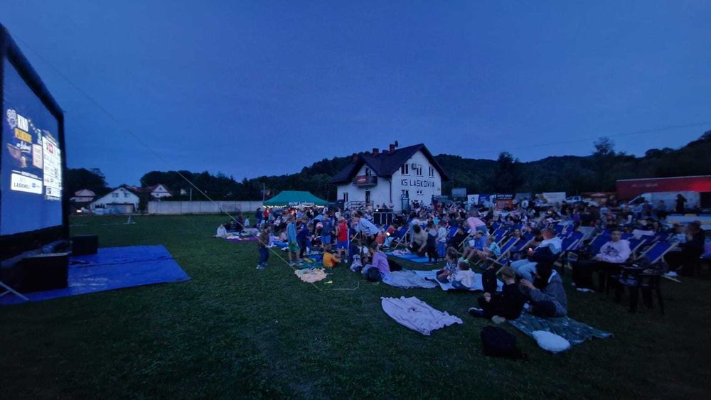 Kino plenerowe , Kino letnie  + 100 leżaków - atrakcje na lato / imprezy plenerowe