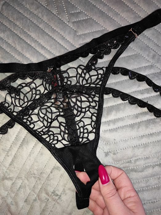 Еротичні трусики з відкритим доступом і портупеєю бренду Ann Summers