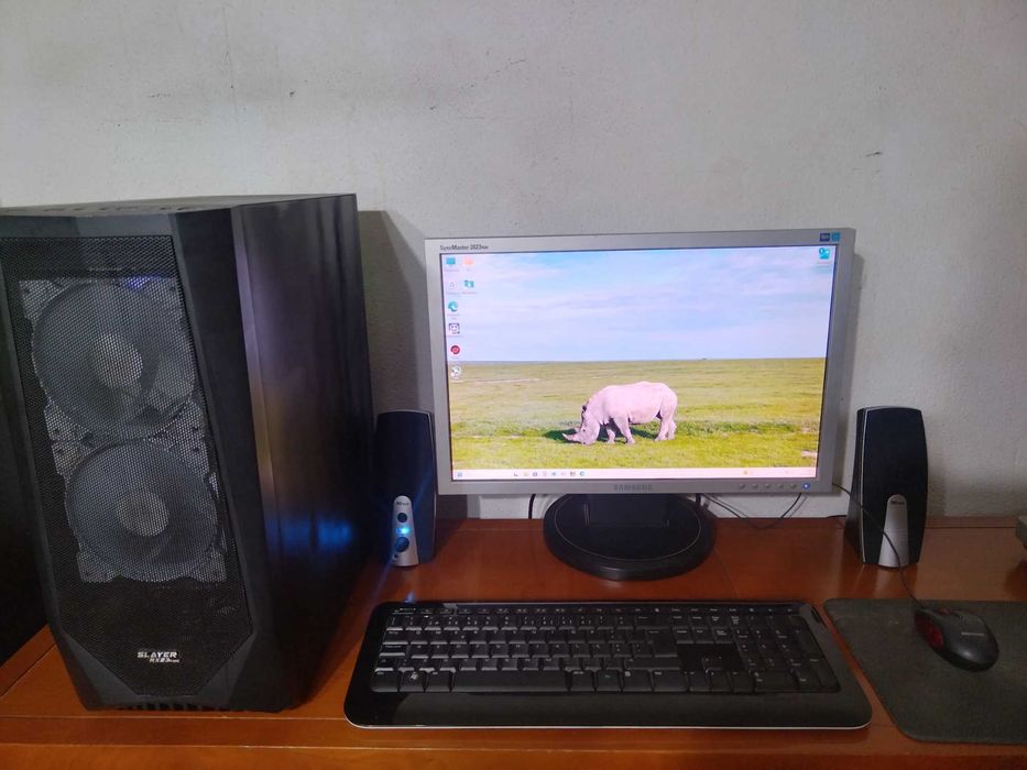 Torre pc com várias peças em garantia