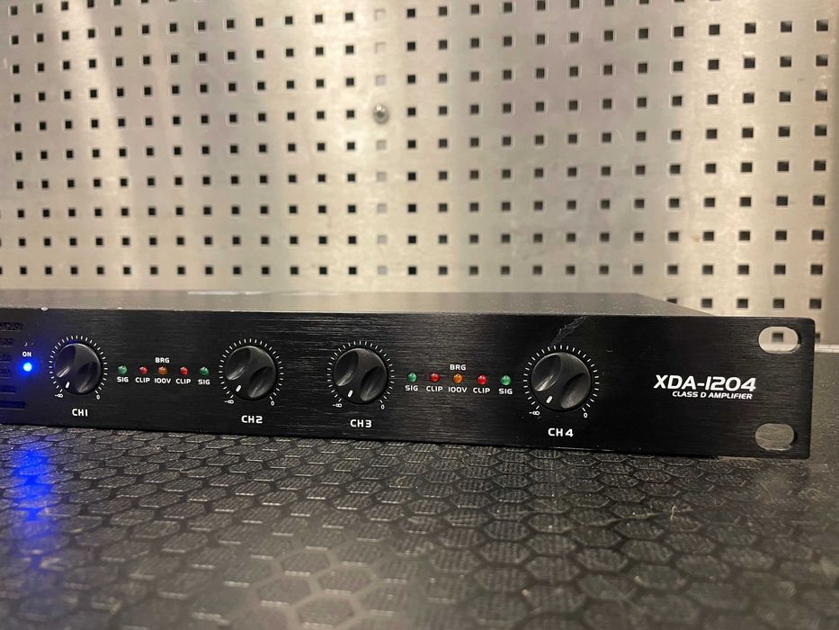 Wzmacniacz, końcówka mocy Omnitronic XDA-1204 4x300W, 2x600W RMS