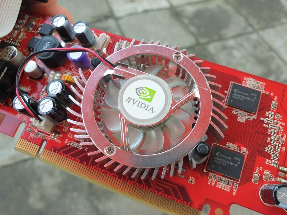 GeForce 7300LE PCI-E 256MB DDR2 TV-OUT DVI sprawna