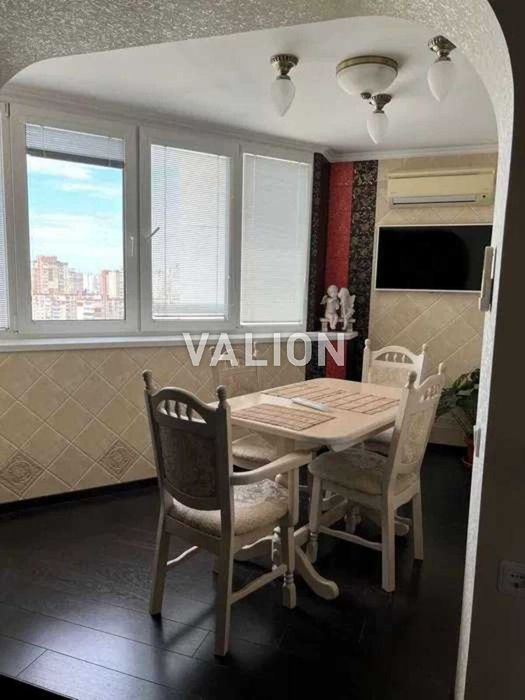 Продам 4-х кім. 114 м.кв. , мкр. Троєщина р-н, вул. Данькевича, 8