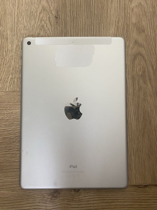 iPad 6 gen 128 GB Cellular (LTE) Wi-Fi + Etui