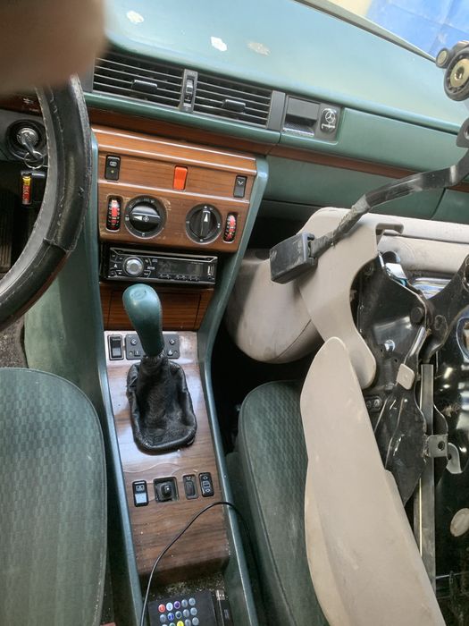 Мерседес w124.