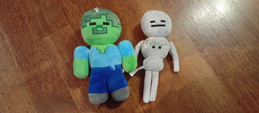 Sprzedam 2 maskotki Minecraft zombie i szkielet 24.5 cm