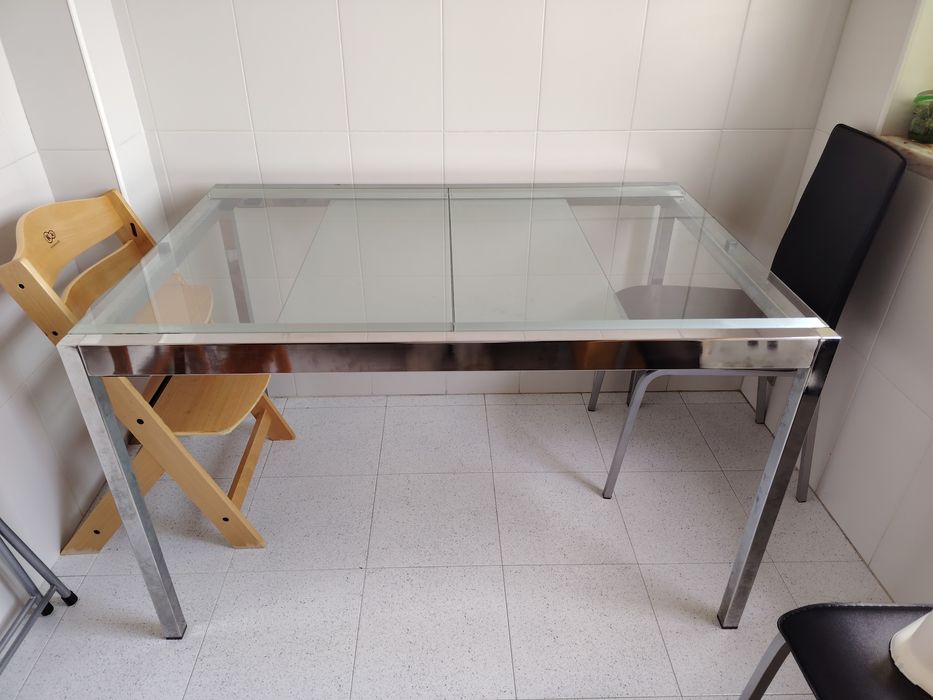 Mesa de vidro extensível do Ikea