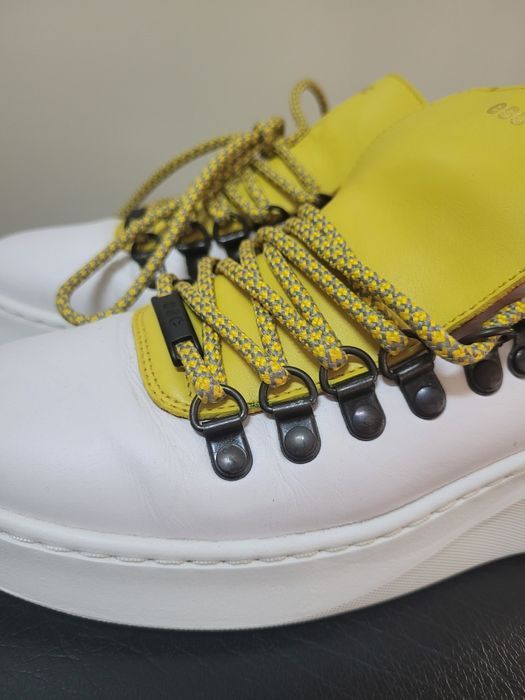 Sapatilhas brancas ESC