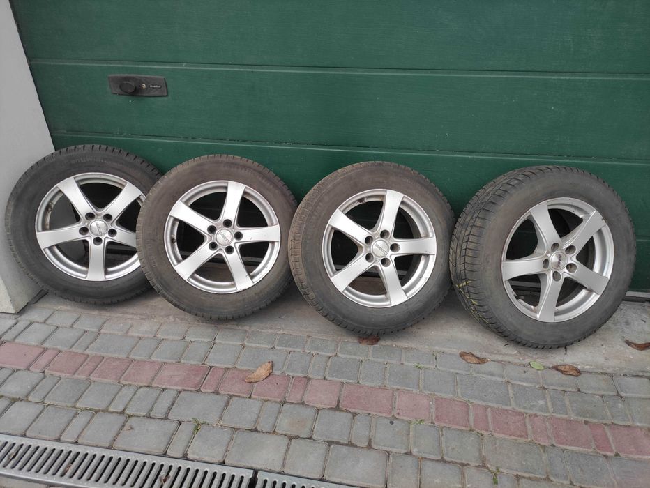 резина зимова Continental 215/60/R16 з легкосплавними дисками Dezent