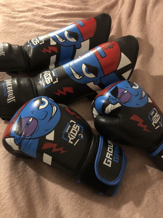 Rekawice i ochraniacze na piszczele dla dzieci