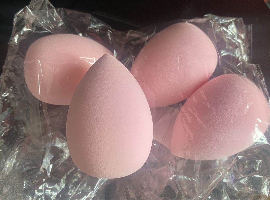 Нові рожеві бьюті блендери, спонжі для макіяжу