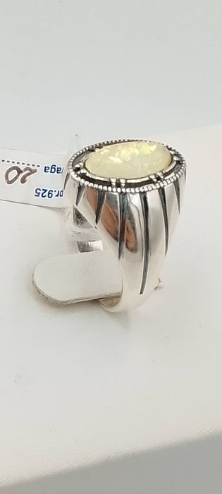Pierścionek srebrny opal