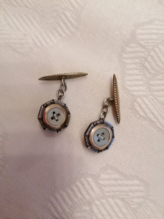 Botões de punho antigos