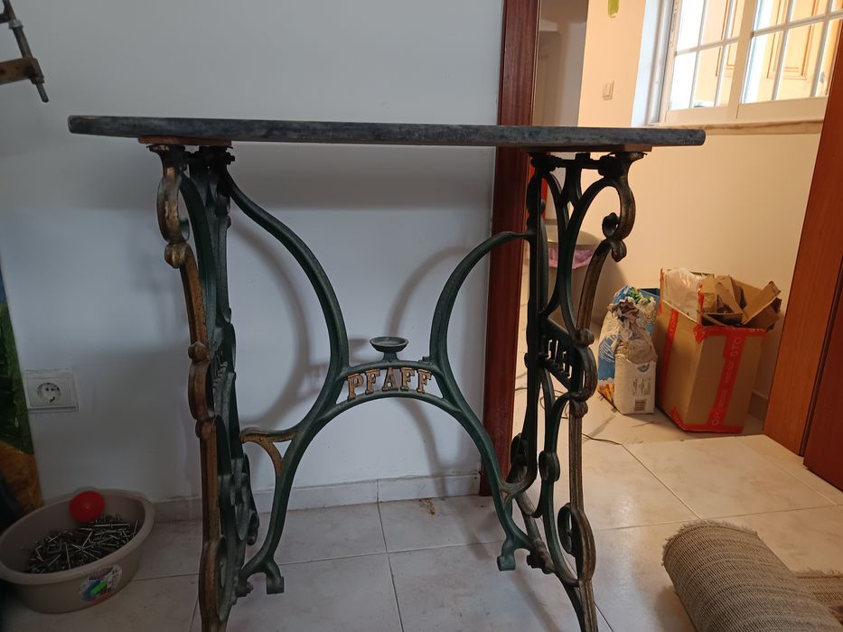 Mesa antiga de costura