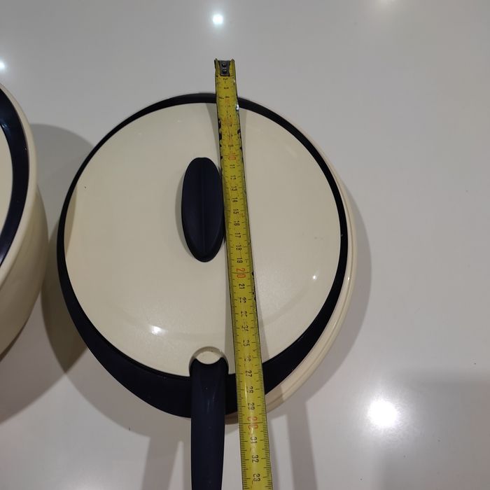 Duas terrinas térmicas Tupperware
