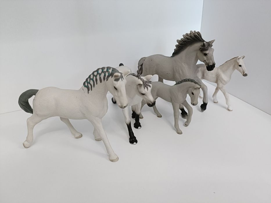 Figurki Koni Schleich