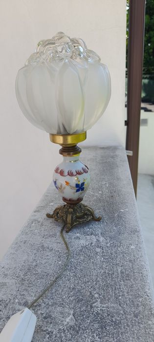 Candeeiro de quarto, modelo antigo, usado.