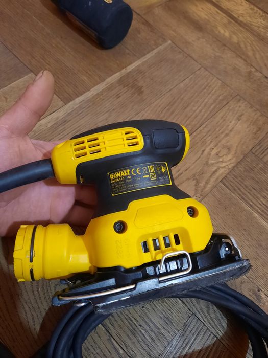 Made in Mexico!!Шліфмашина вібраційна мережева DeWALT DWE6411,230вт