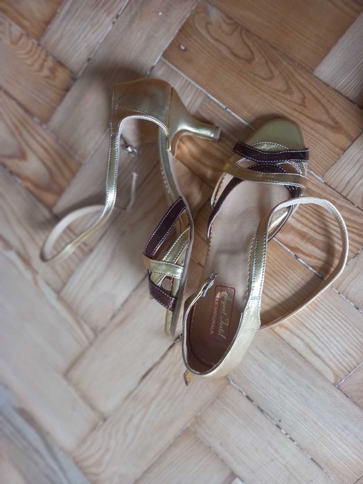 Sapatos de danças latinas