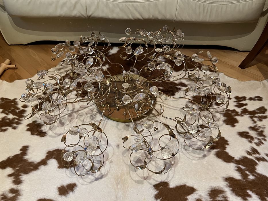 Люстра в вітальню