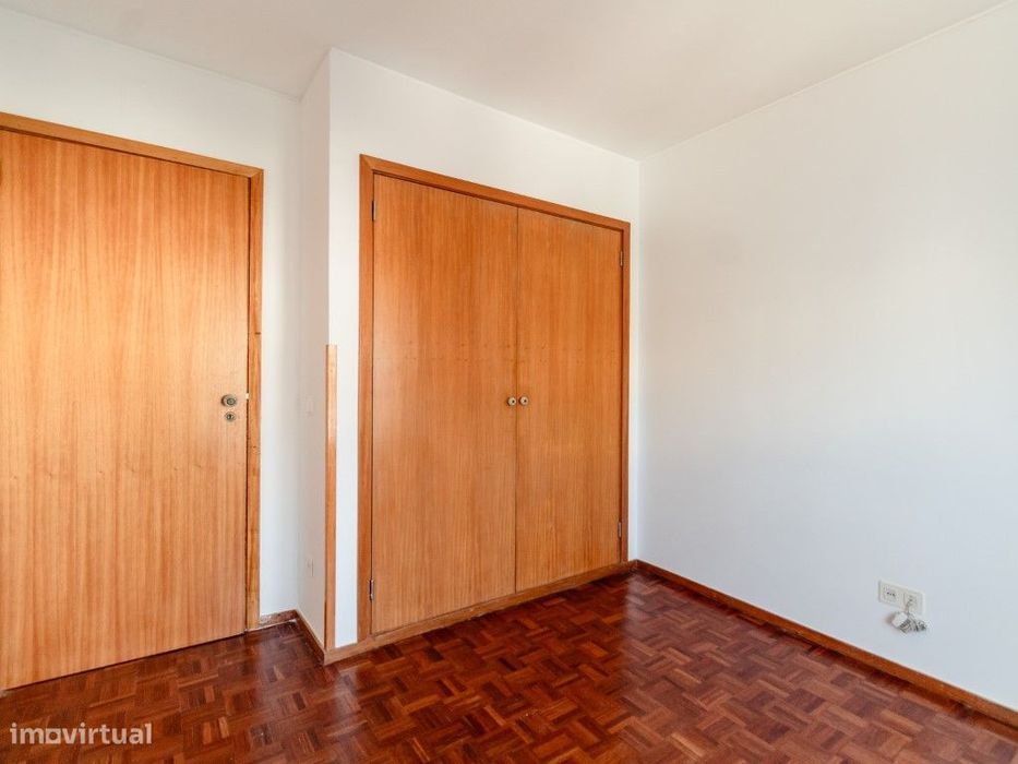 Apartamento T4 com Garagem em Coimbra