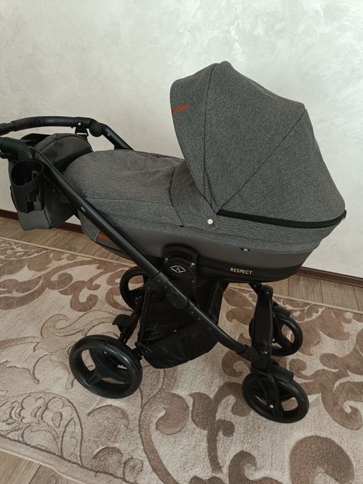 Каляска 2 в 1 в відмінному стані.