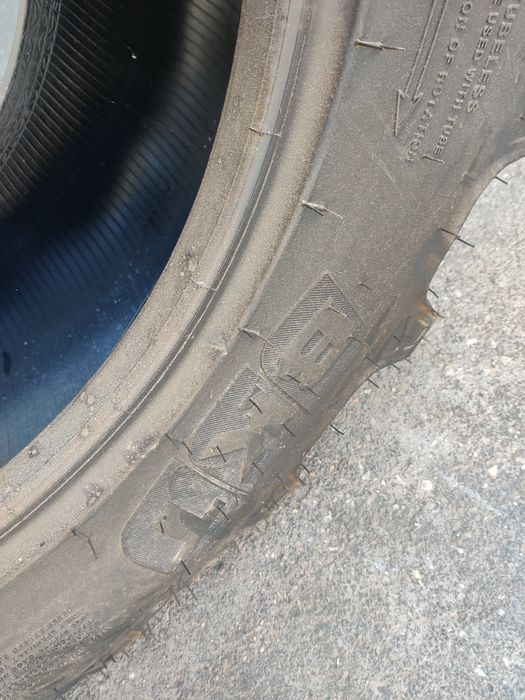 Pneus 360 70 r20 BKT novos