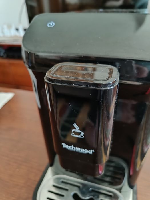 Máquina de café, moi o grão na hora!