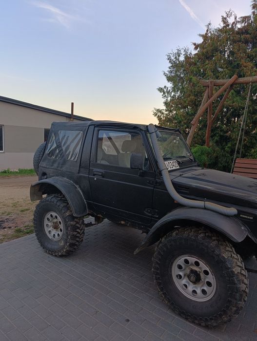 Auto terenowe Suzuki samuraj