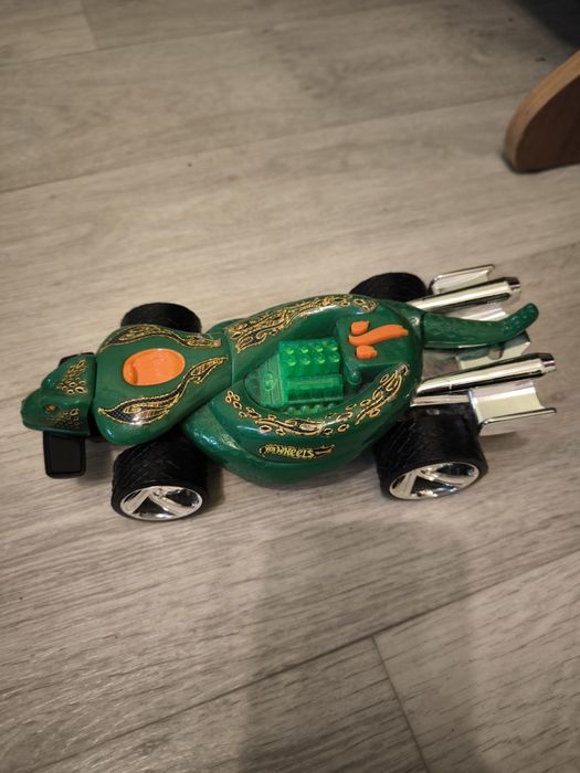 Машинка Хот Вилс Атака кобры