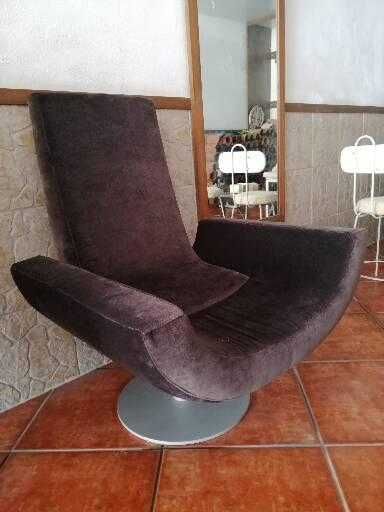 Cadeirão rotativo castanho veludo