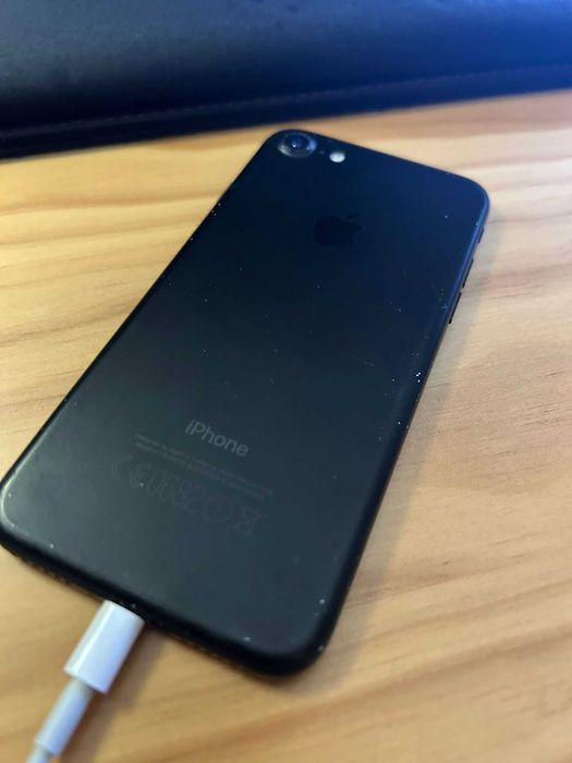 iPhone 7 - 32GB - Black64284346905858122