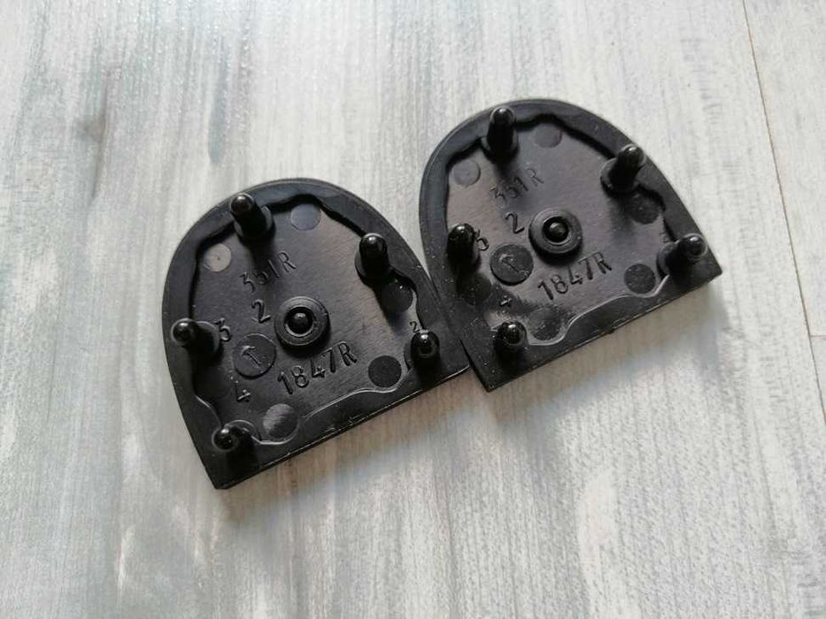 Fleki do butów nr 351. Wielkość 5x5 cm. 2 sztuki. Nowe.