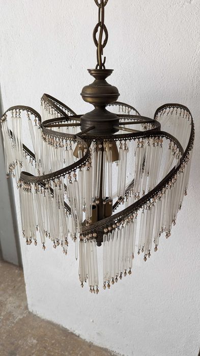 Antigo candeeiro de tecto