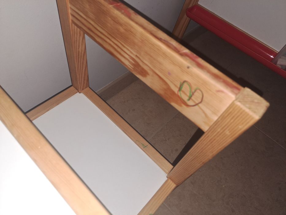 Conjunto de mesa infantil com duas cadeiras Ikea